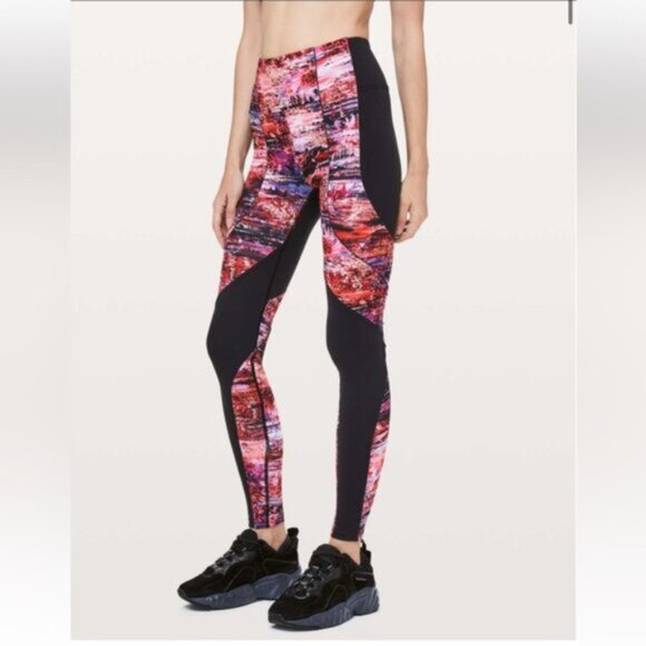 Lululemon   * Sweat & Repeat Tight *28" Black / Dahlia scape Multi EUC  6 - Picture 15 of 16